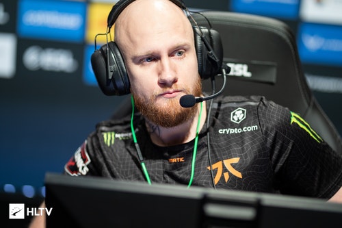 CSGO 某职业哥遭OW封禁，V社回应换个账号参赛