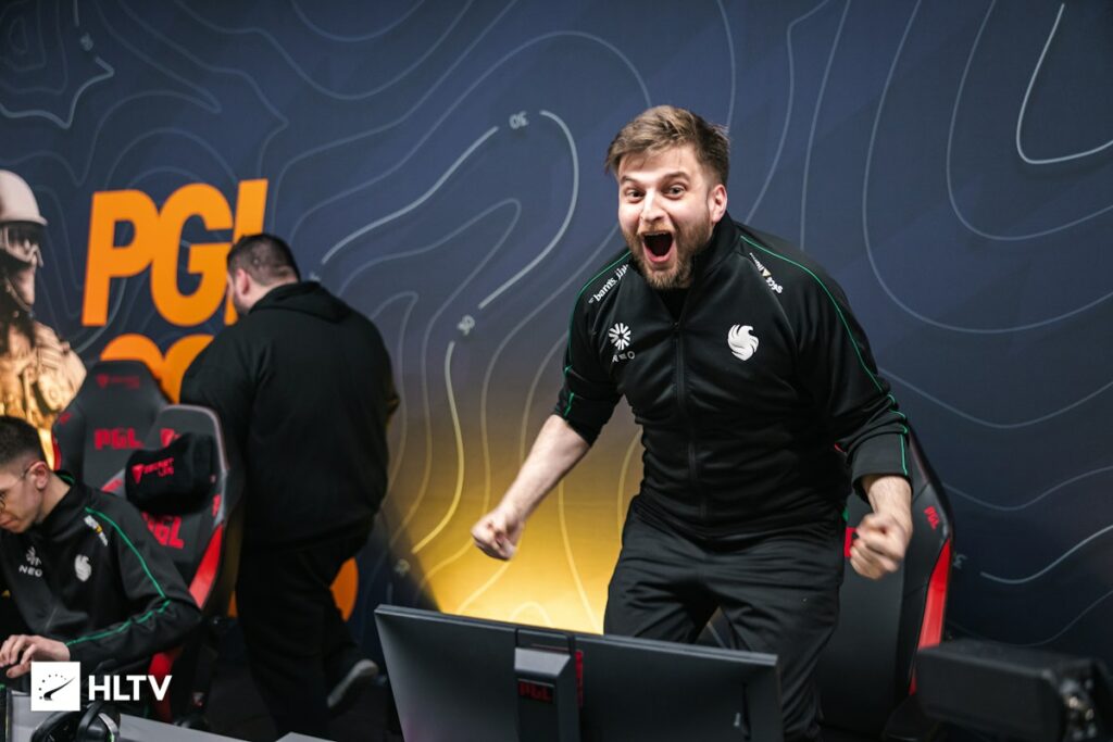 hooch质疑FaZe引援策略：与其租借s1mple，不如签下状态更稳的degster s1mple转会 争议